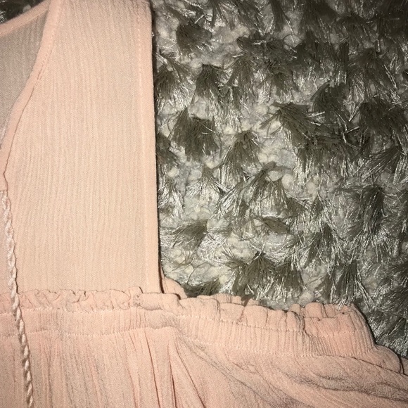 COLD SHOULDER TIE BLOUSE - Picture 2 of 3